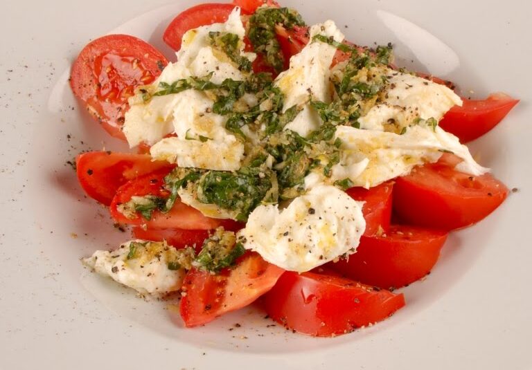 Marineeritud mozzarella salat