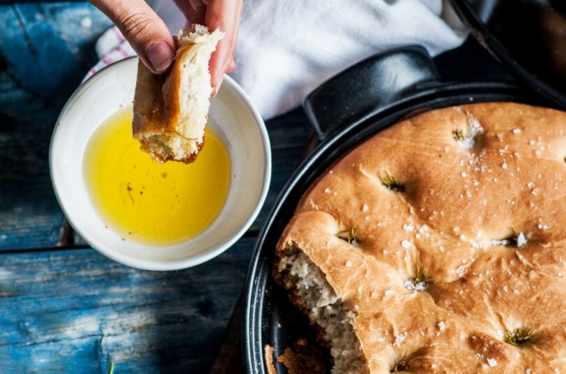 Kuusevõrsetega focaccia. Peaaegu saviahjust