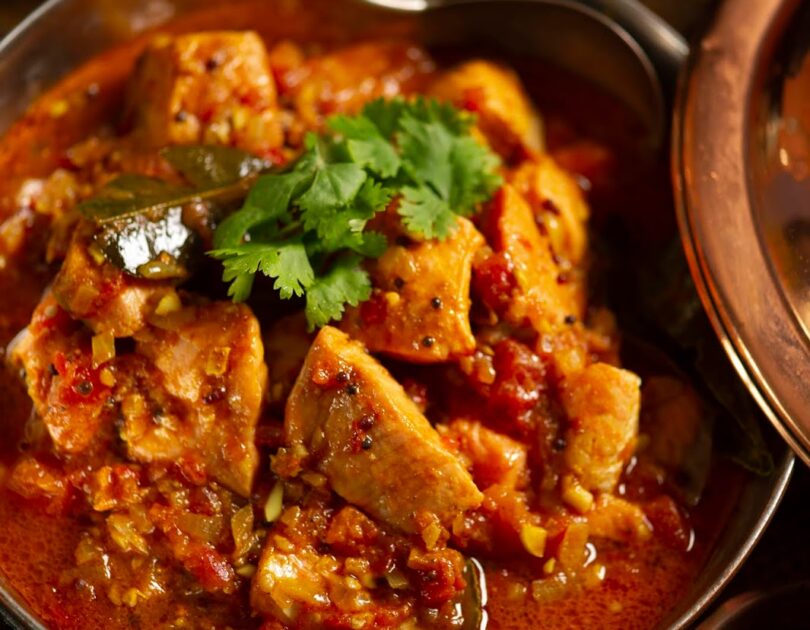 Indiapärane tomatikastmes lõhekarri