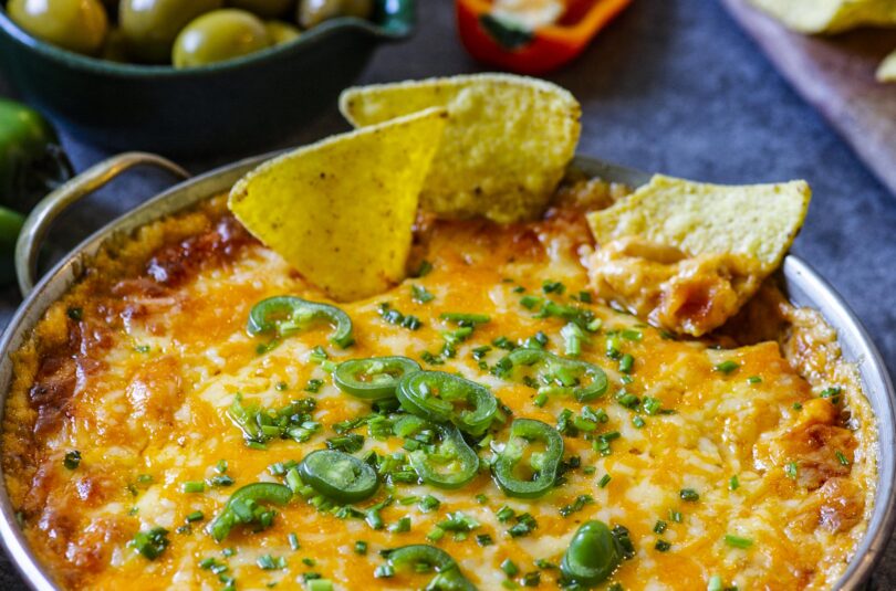 Külluslik soe juustudipp röstitud paprika maitselise toorjuustuga