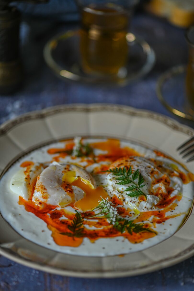 Cilbir ehk Türgi pošeeritud munad jogurtikastmes