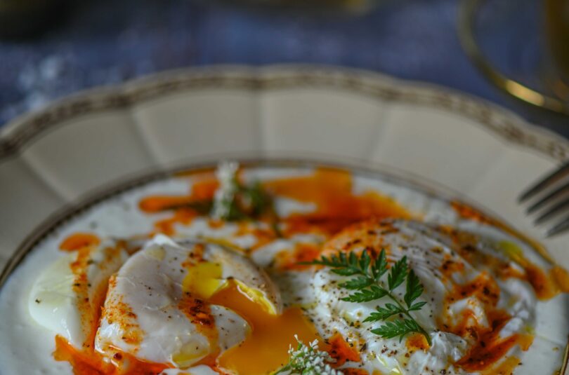 Cilbir ehk Türgi pošeeritud munad jogurtikastmes