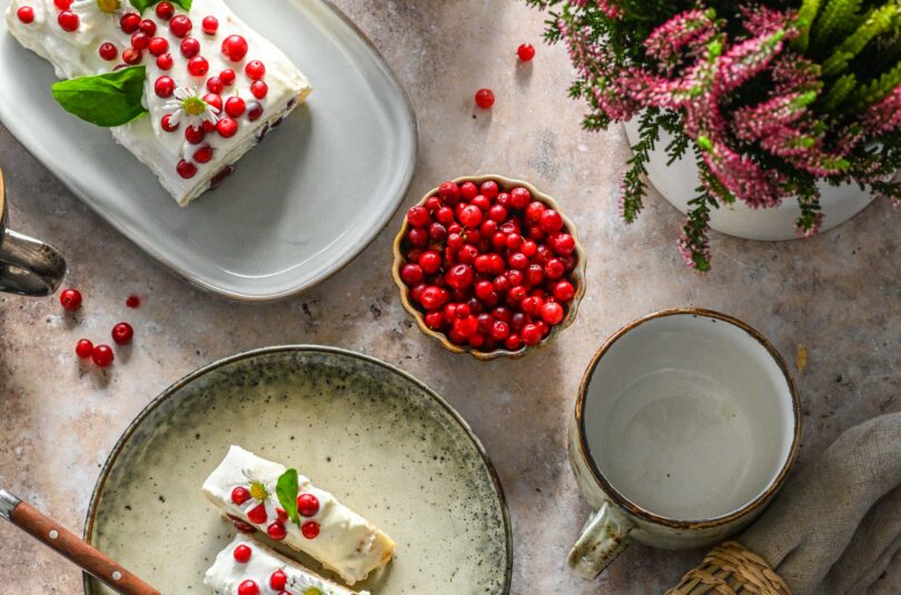 kohupiimavahu-pohlatäidisega pannkoogirull