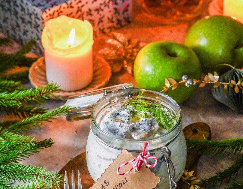 Koorene heeringas rohelise õuna ja fenkoliga