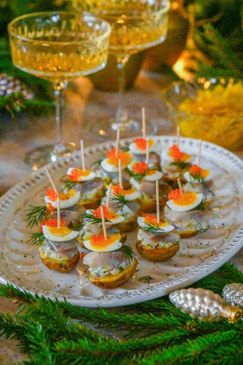 Heeringasalatiga täidetud krõbedad kartulilootsikud