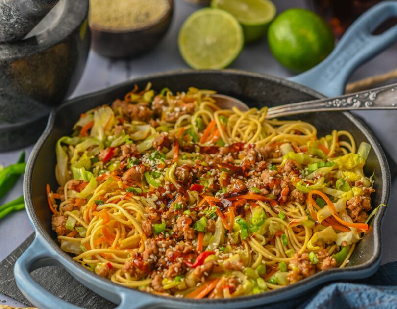 Noore kapsa ja hakkliha vokiroog köögiviljadega