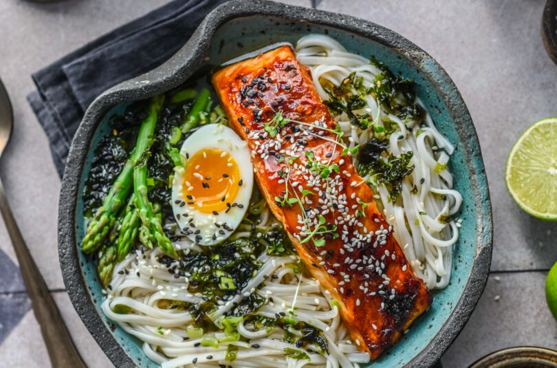 untitled-4056 Unagi kastmega glasuuritud lõhega ja riisinuudlitega ramen