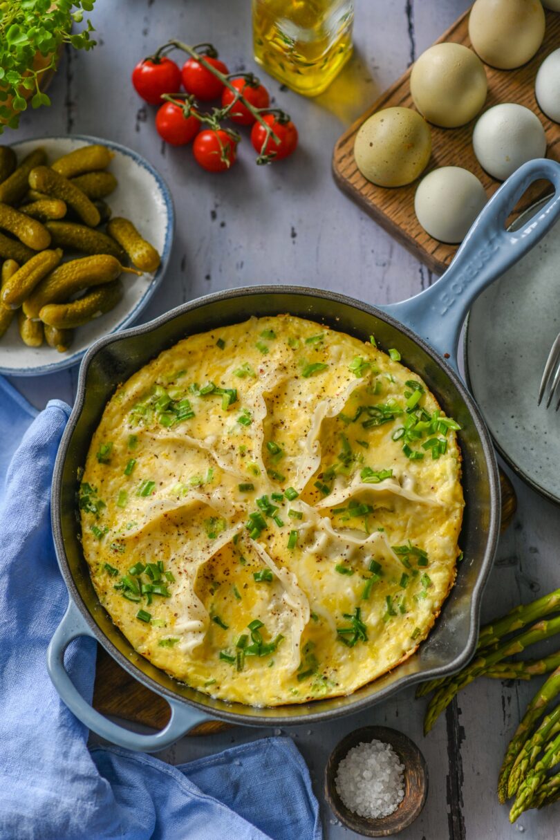 Juustune pelmeeniomlett