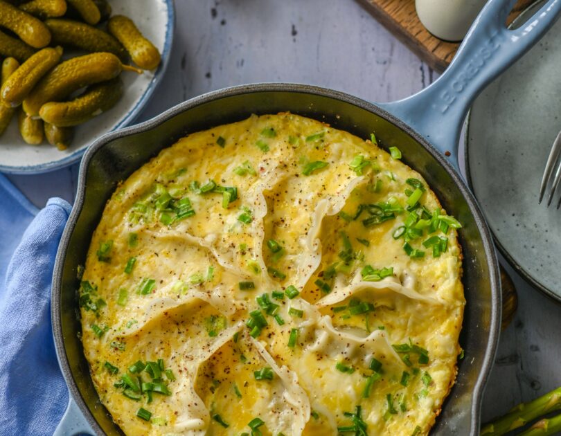 Juustune pelmeeniomlett