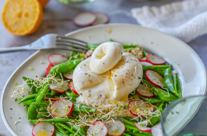 untitled-4267 Kevadkerge salat burrata, suhkruherne ja redisega