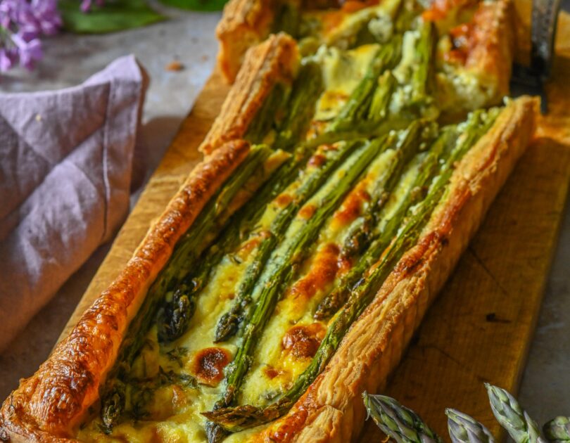 Ülilihtne sparglipirukas brie juustuga