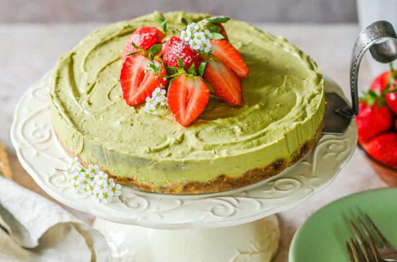 untitled-4658 Toorkook datlipõhjal matcha ja avokaado-kookospiima täidisega