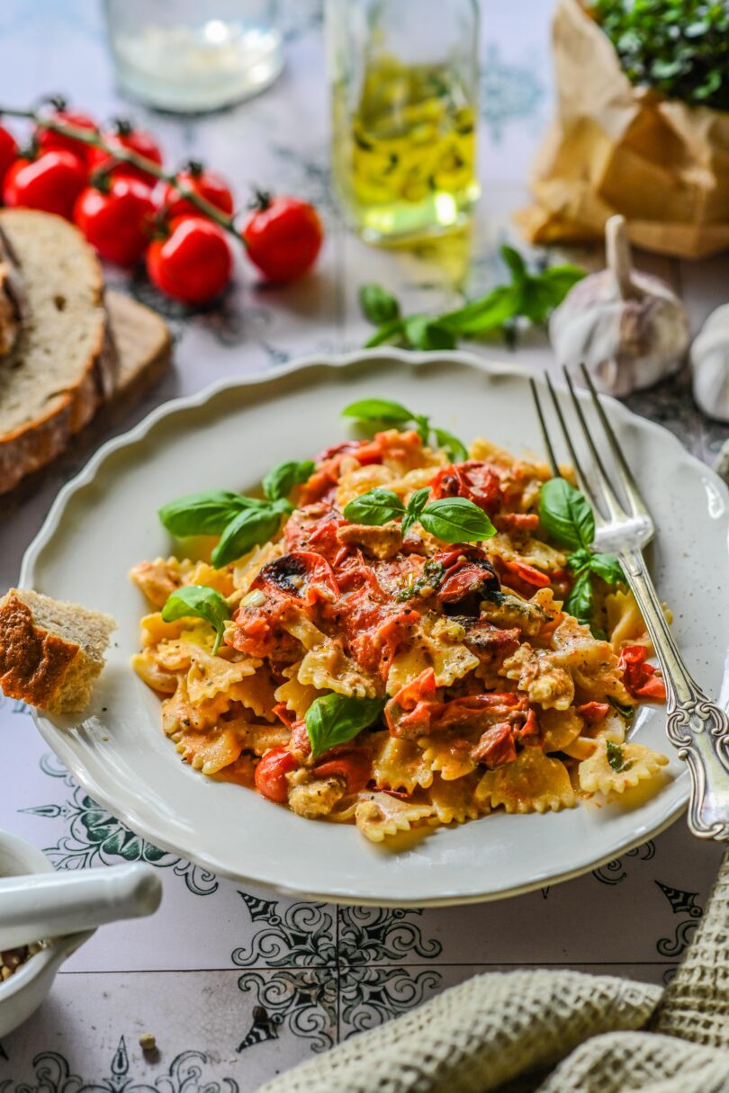 Ahjus küpsetatud tomati ja fetaga pasta