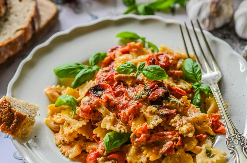 untitled-4685 Ahjus küpsetatud tomati ja fetaga pasta